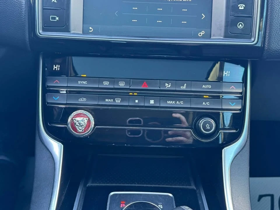 2018 Jaguar XE - Image 8 of 15