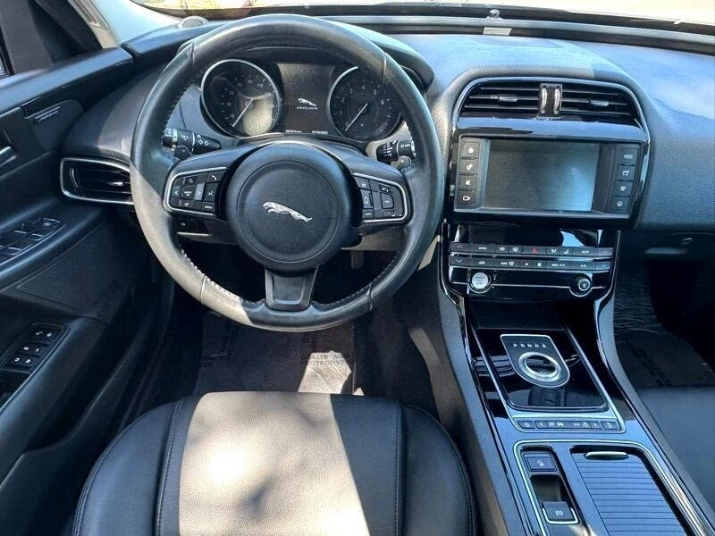 2018 Jaguar XE - Image 10 of 18
