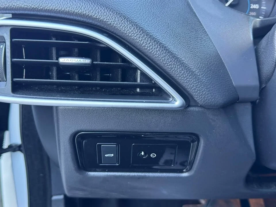 2018 Jaguar XE - Image 11 of 15