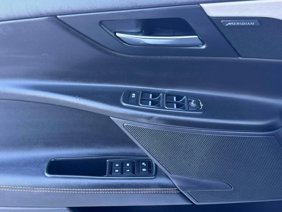 2018 Jaguar XE - Image 12 of 15