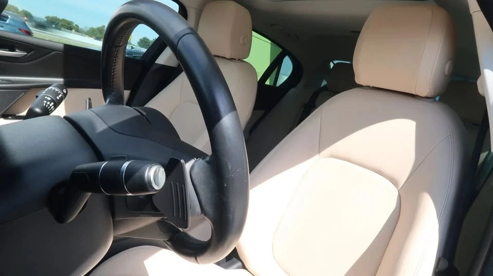 2018 Jaguar XE - Image 17 of 17