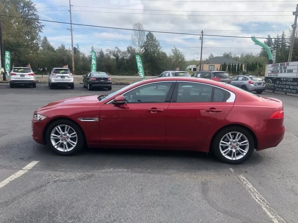2018 Jaguar XE - Image 4 of 17