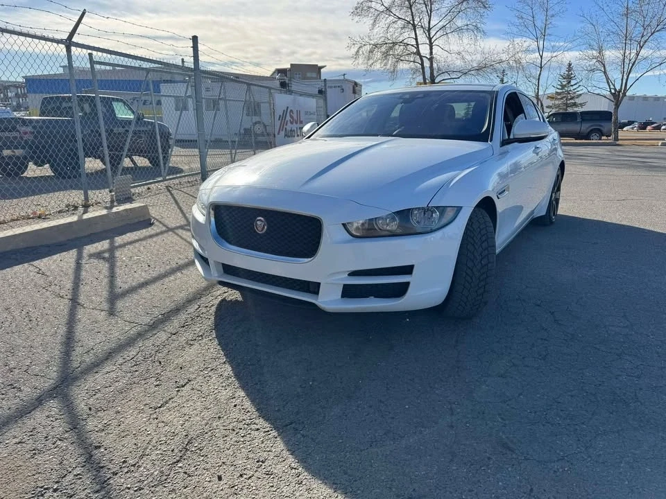 2018 Jaguar XE - Image 5 of 15