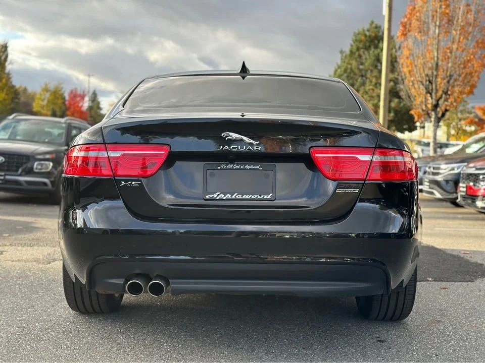 2018 Jaguar XE - Image 5 of 18