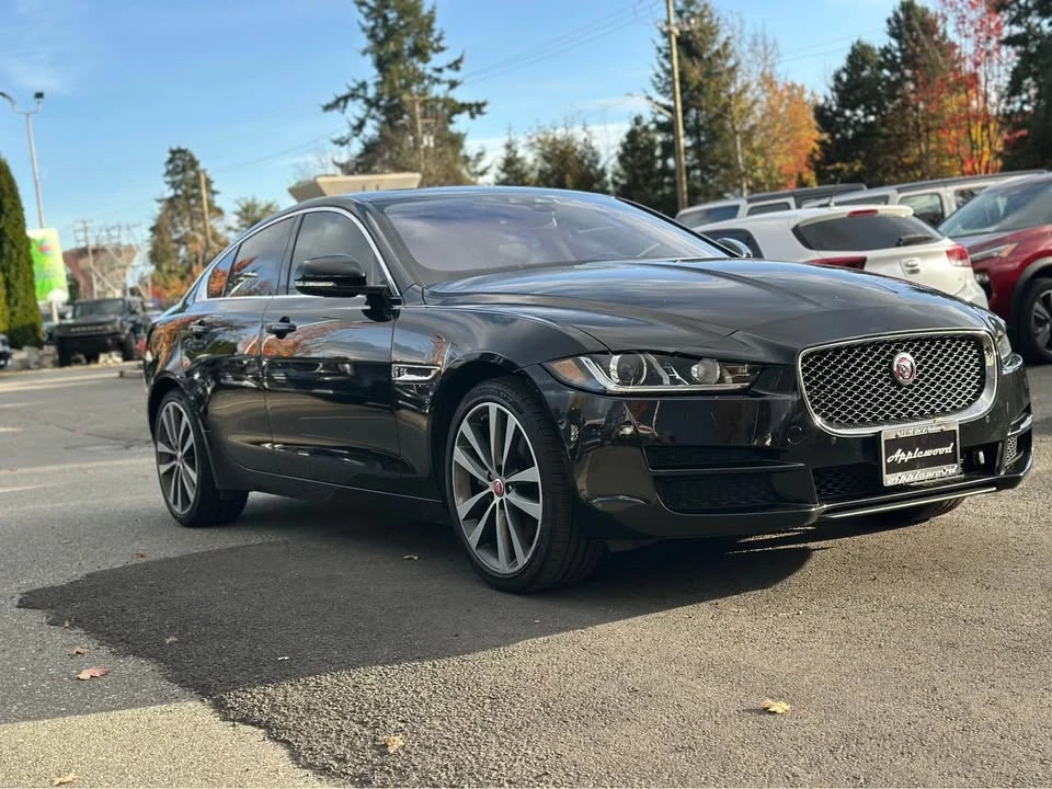 2018 Jaguar XE - Image 5 of 18