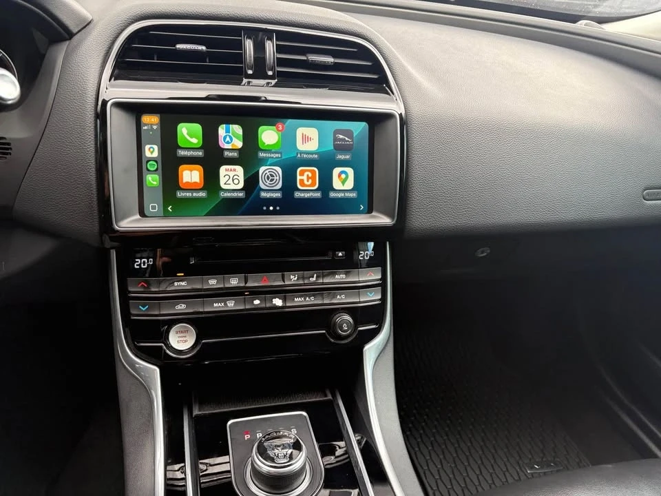 2018 Jaguar XE - Image 8 of 9