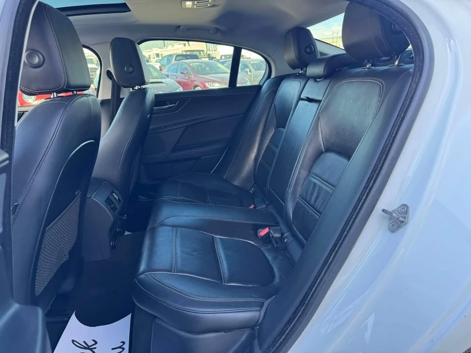 2018 Jaguar XE - Image 15 of 15