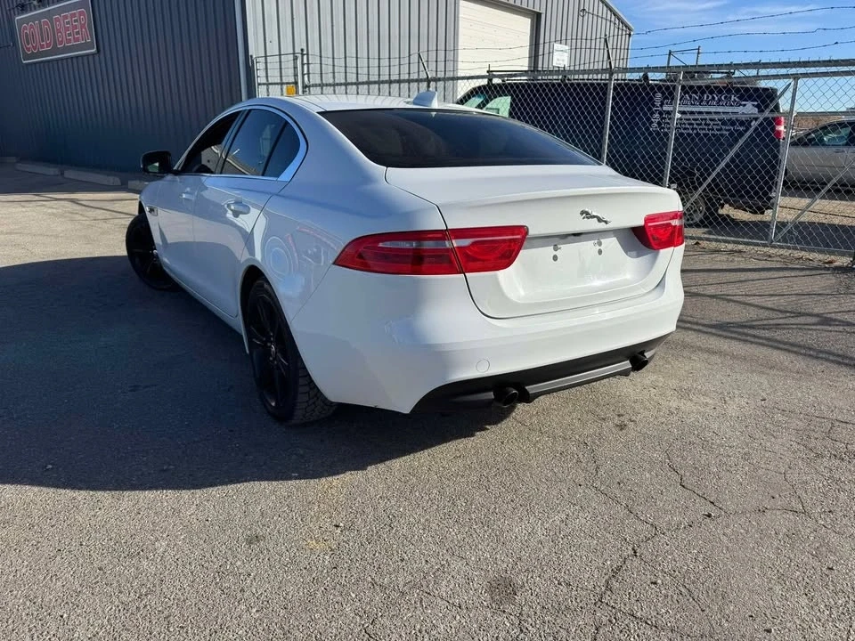 2018 Jaguar XE - Image 3 of 15