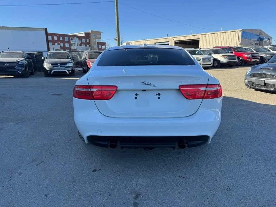 2018 Jaguar XE - Image 4 of 16