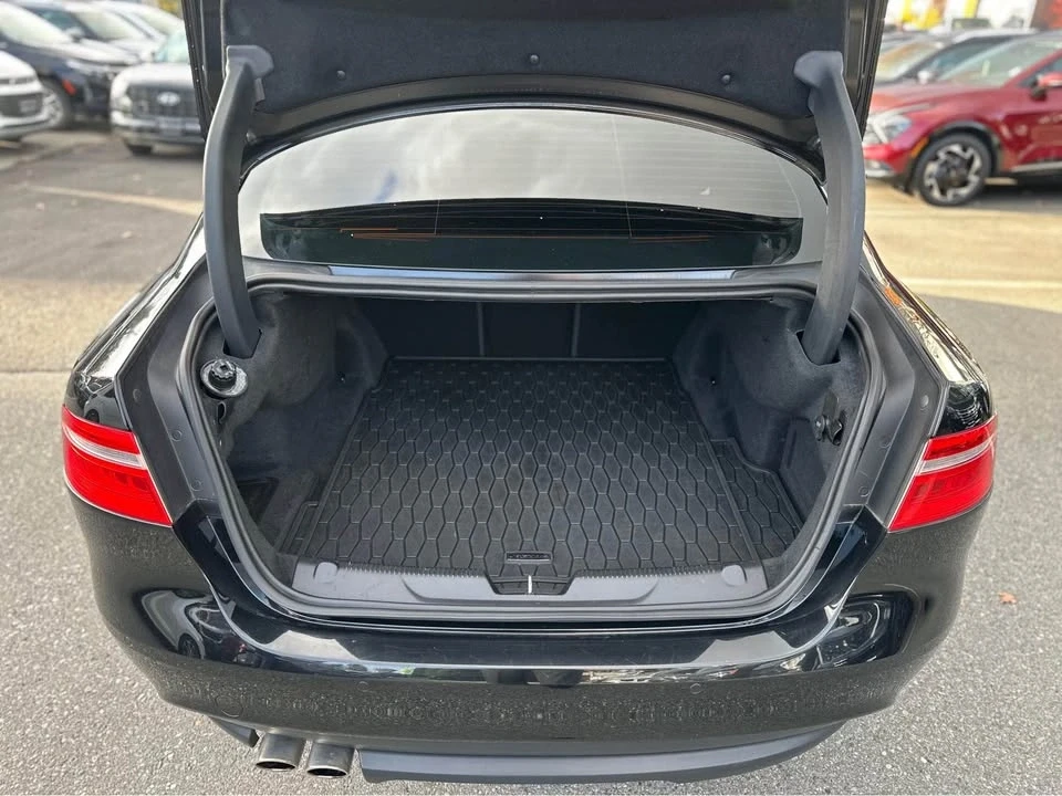 2018 Jaguar XE - Image 8 of 18
