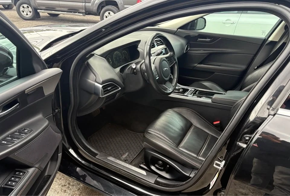 2018 Jaguar XE - Image 6 of 9