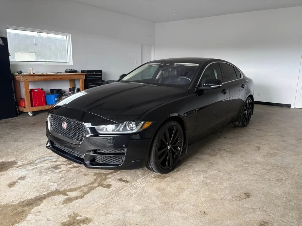 2018 Jaguar XE - Image 2 of 9