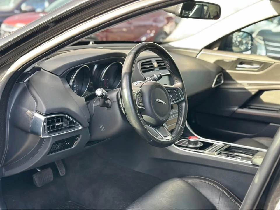 2018 Jaguar XE - Image 15 of 18