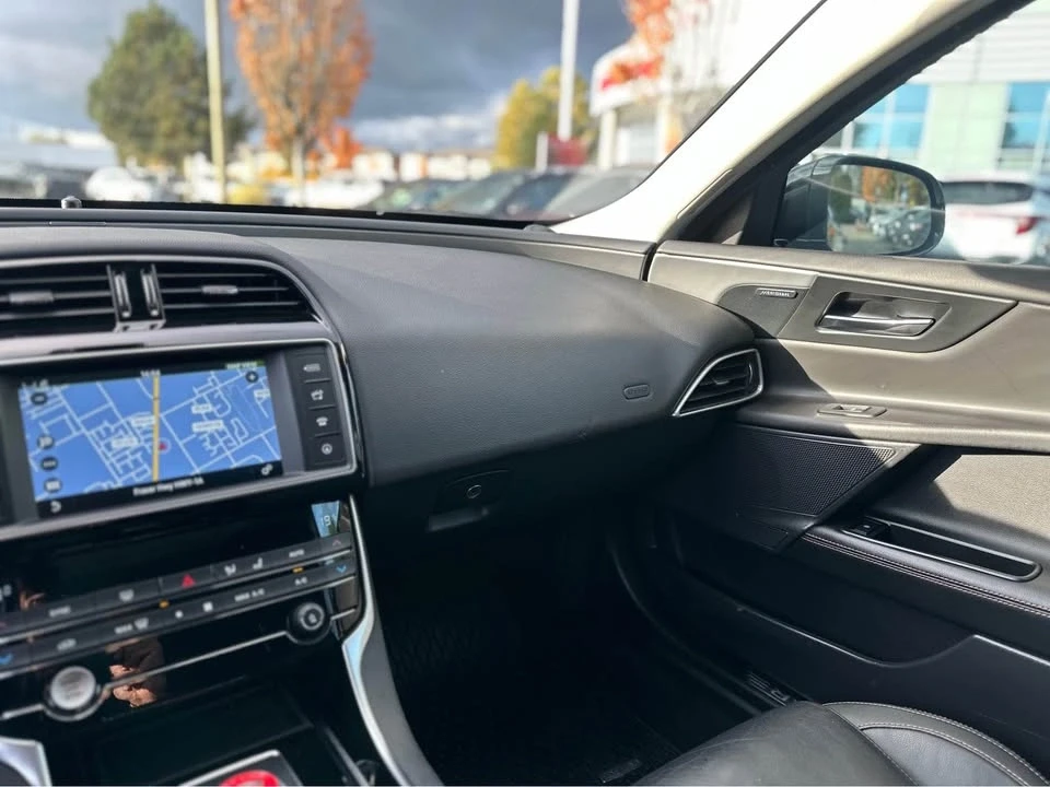 2018 Jaguar XE - Image 13 of 18
