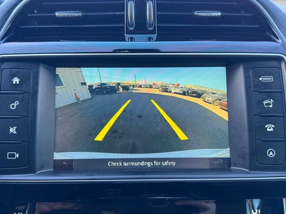 2018 Jaguar XE - Image 9 of 15