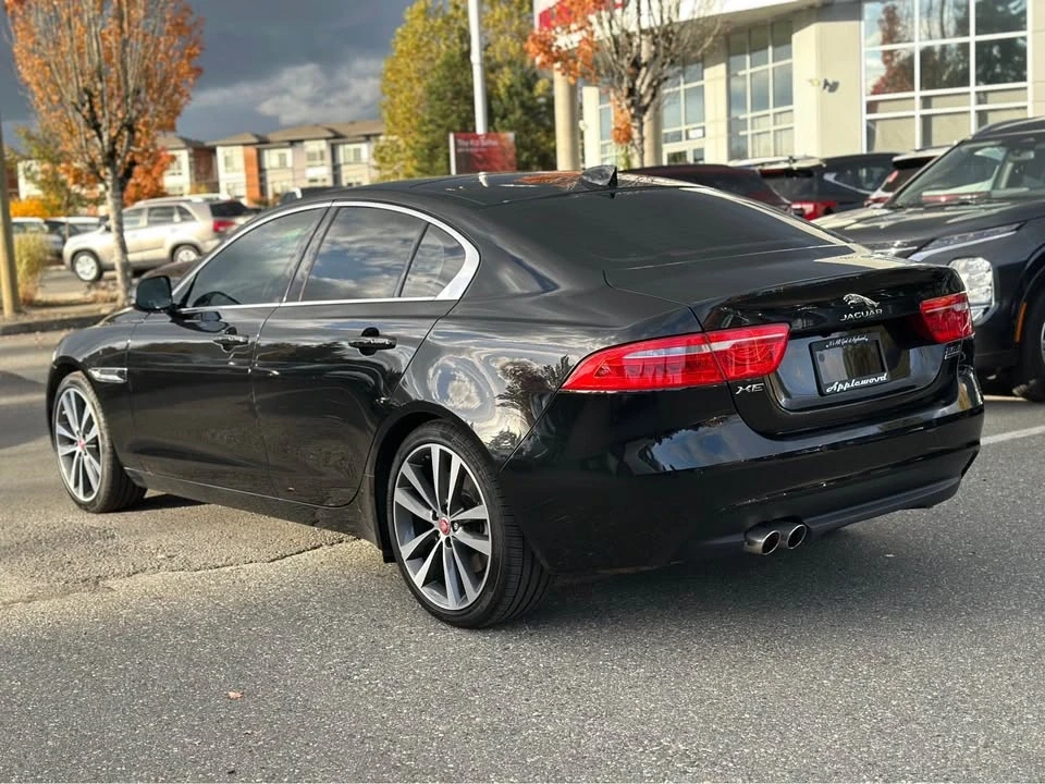 2018 Jaguar XE - Image 2 of 18