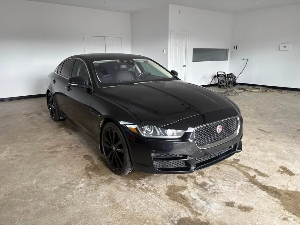 2018 Jaguar XE - Image 4 of 9