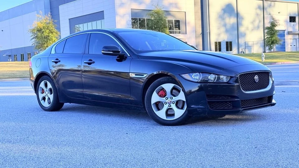2018 Jaguar XE - Image 2 of 14
