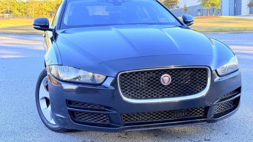 2018 Jaguar XE - Image 5 of 14