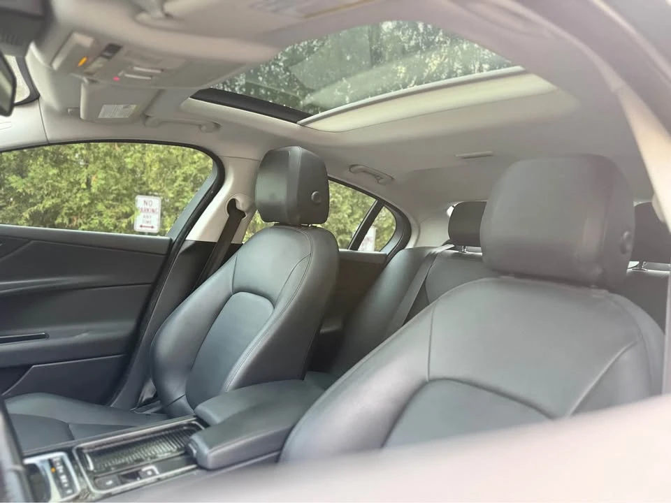 2018 Jaguar XE - Image 18 of 20