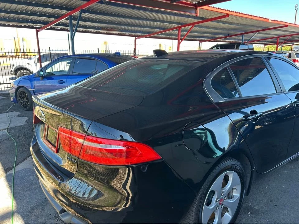 2018 Jaguar XE - Image 3 of 3