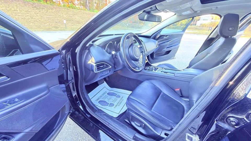 2018 Jaguar XE - Image 12 of 14