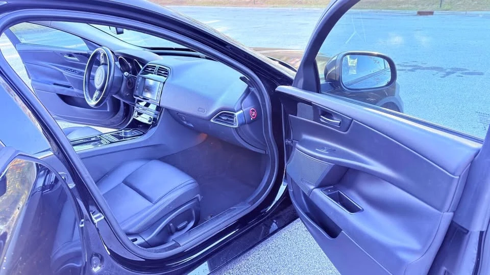 2018 Jaguar XE - Image 13 of 14