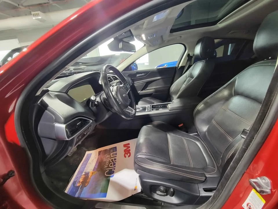 2018 Jaguar XE - Image 7 of 11