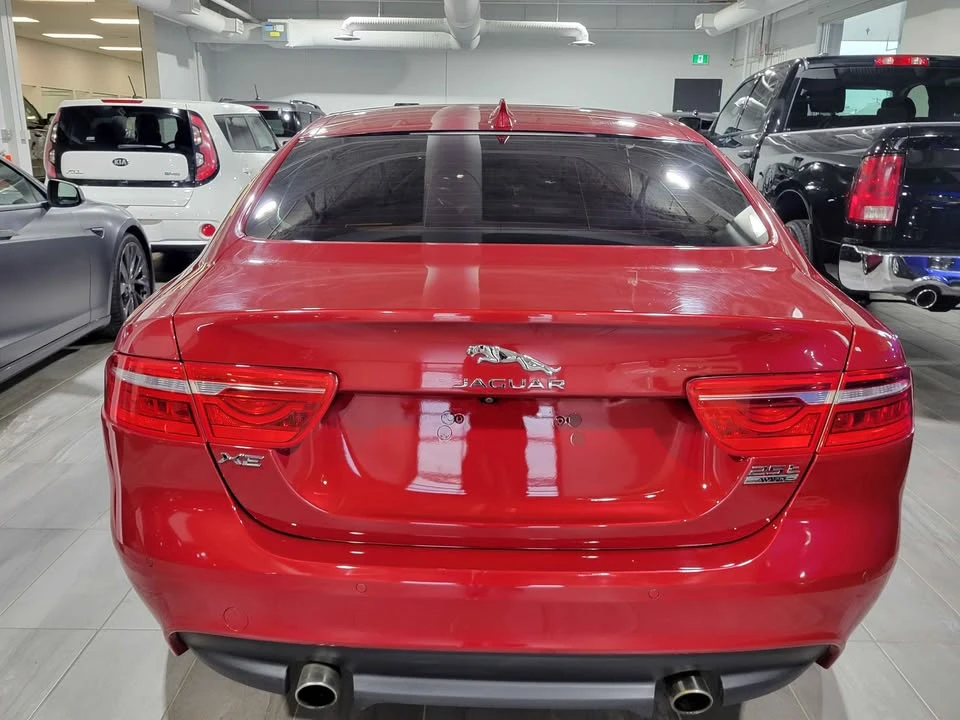 2018 Jaguar XE - Image 4 of 11