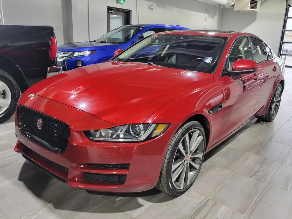2018 Jaguar XE - Image 2 of 11