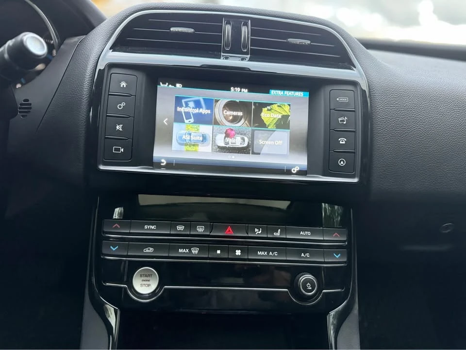 2018 Jaguar XE - Image 13 of 19