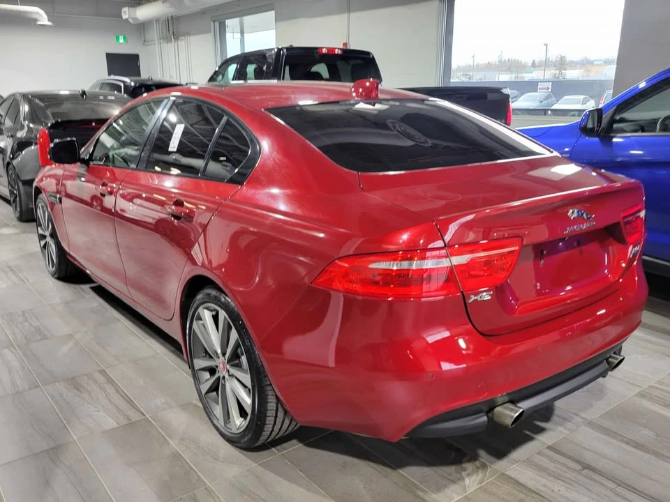 2018 Jaguar XE - Image 6 of 11