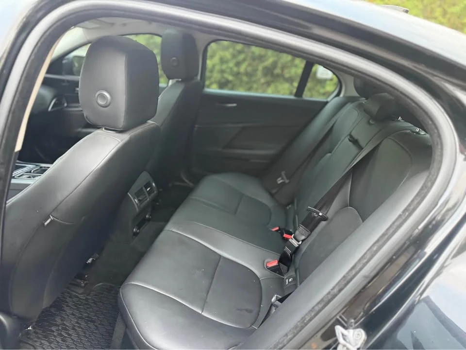 2018 Jaguar XE - Image 10 of 20