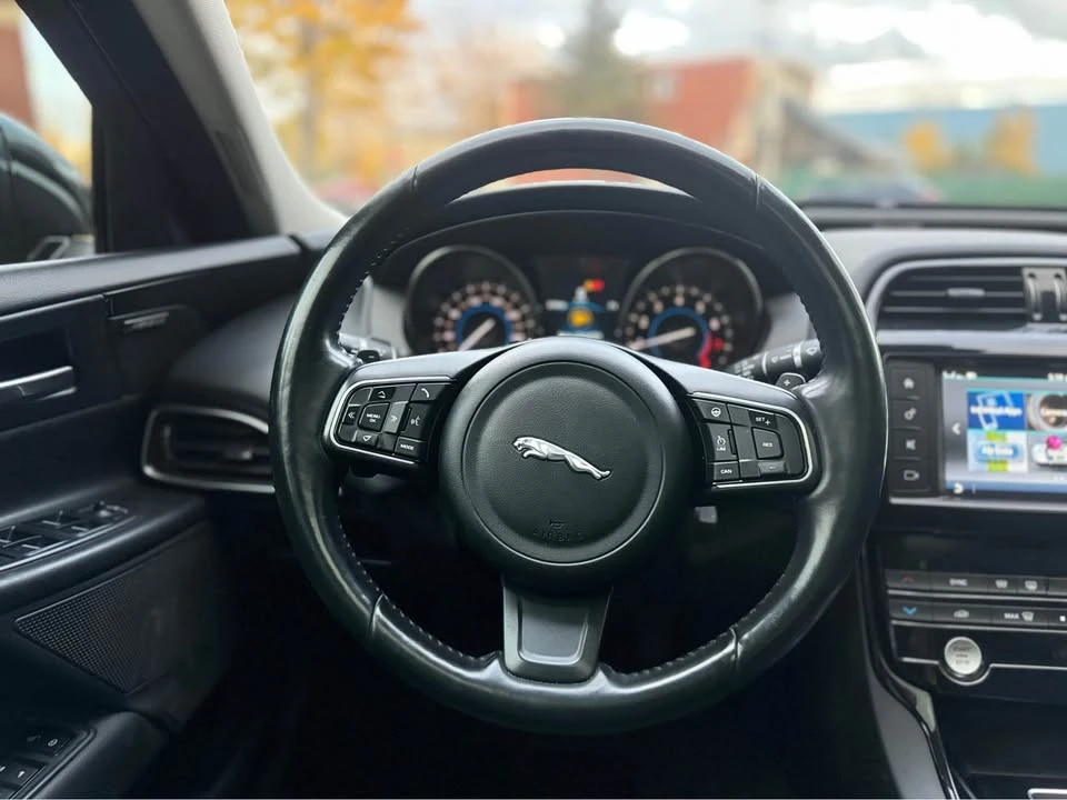 2018 Jaguar XE - Image 17 of 20