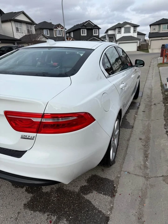 2018 Jaguar XE - Image 2 of 11
