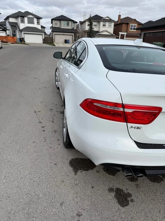 2018 Jaguar XE - Image 3 of 11