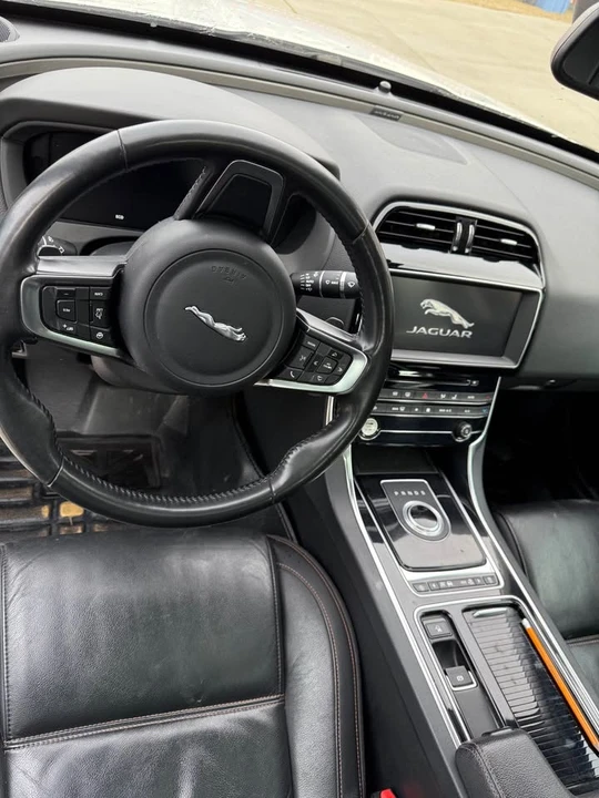 2018 Jaguar XE - Image 6 of 11
