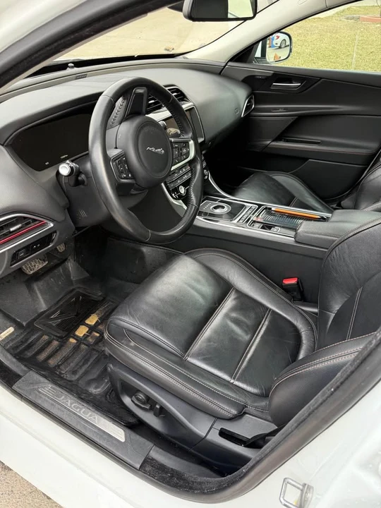 2018 Jaguar XE - Image 5 of 11