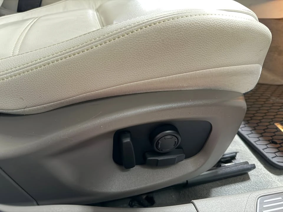 2018 Jaguar XE - Image 12 of 19