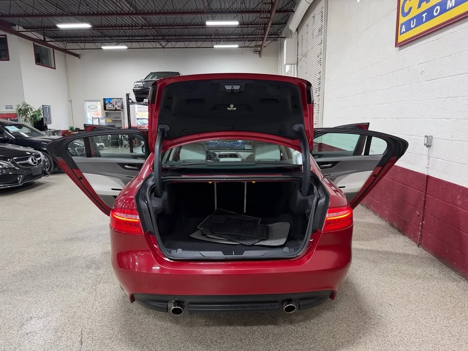2018 Jaguar XE - Image 8 of 19