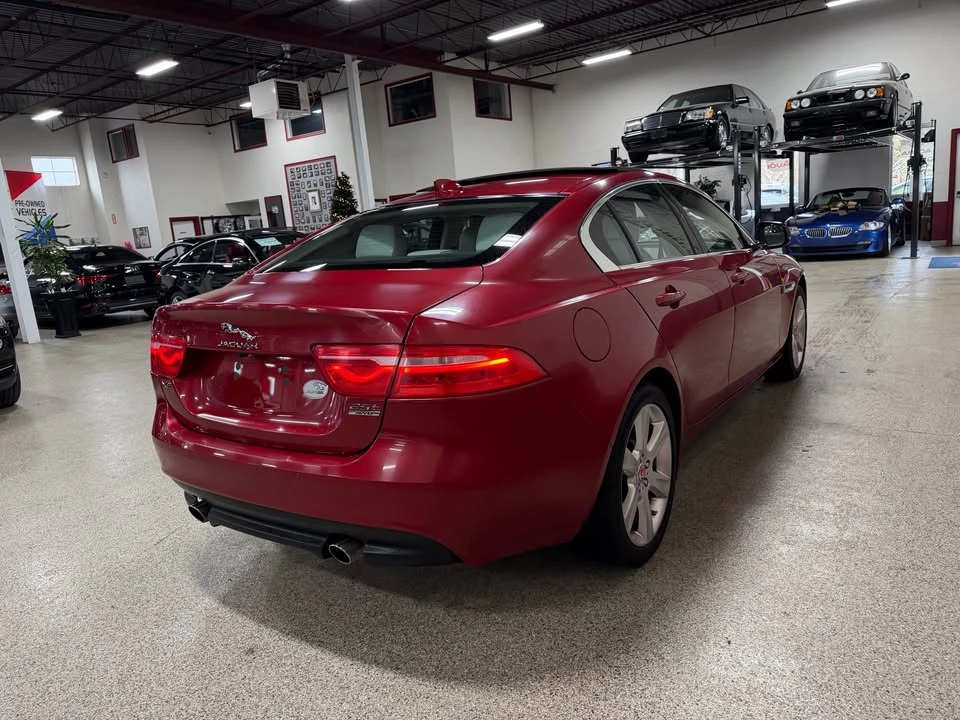 2018 Jaguar XE - Image 5 of 19