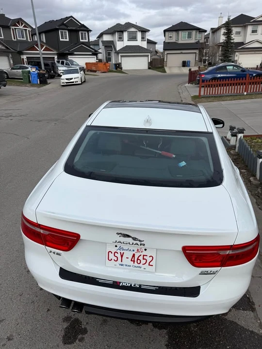 2018 Jaguar XE - Image 8 of 11