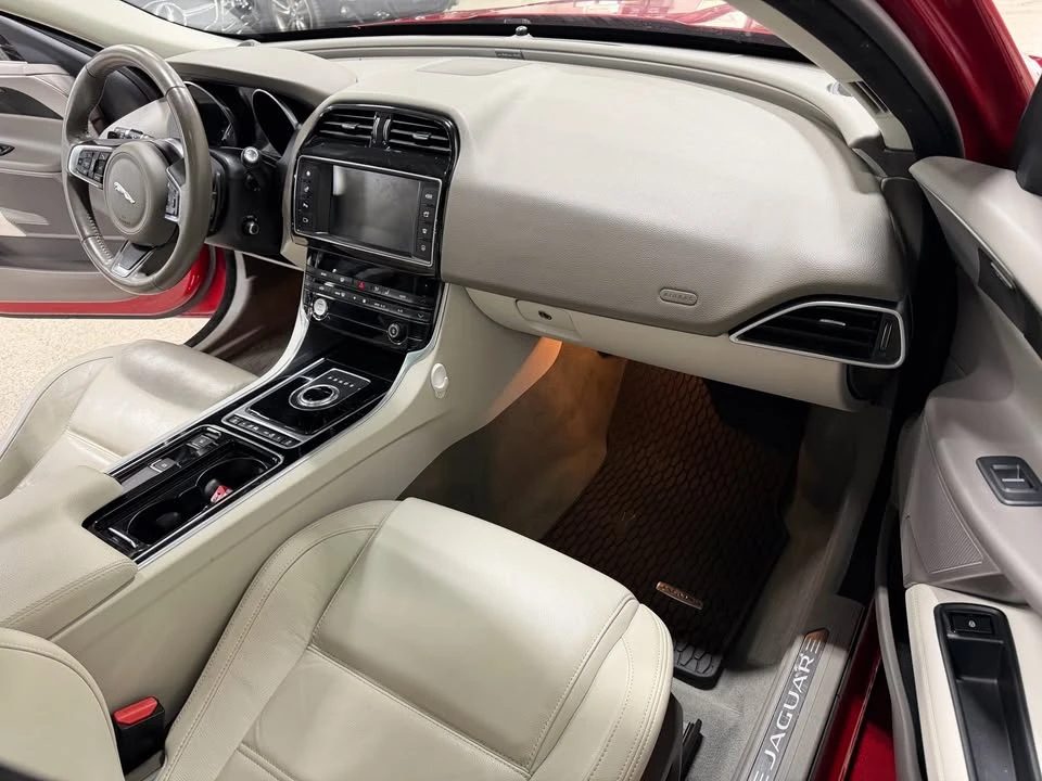 2018 Jaguar XE - Image 11 of 19