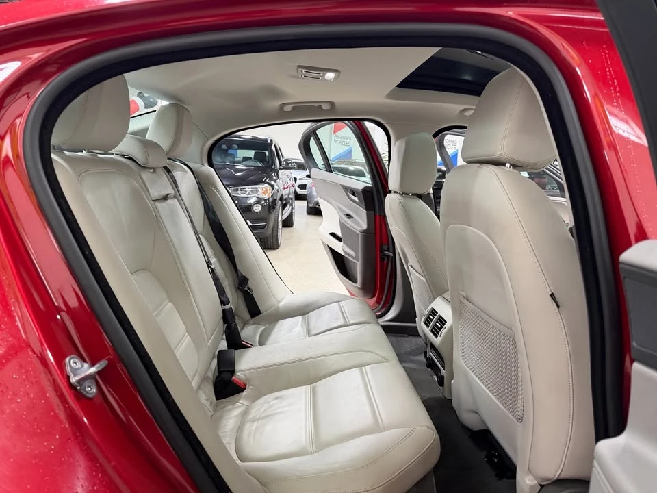 2018 Jaguar XE - Image 10 of 19