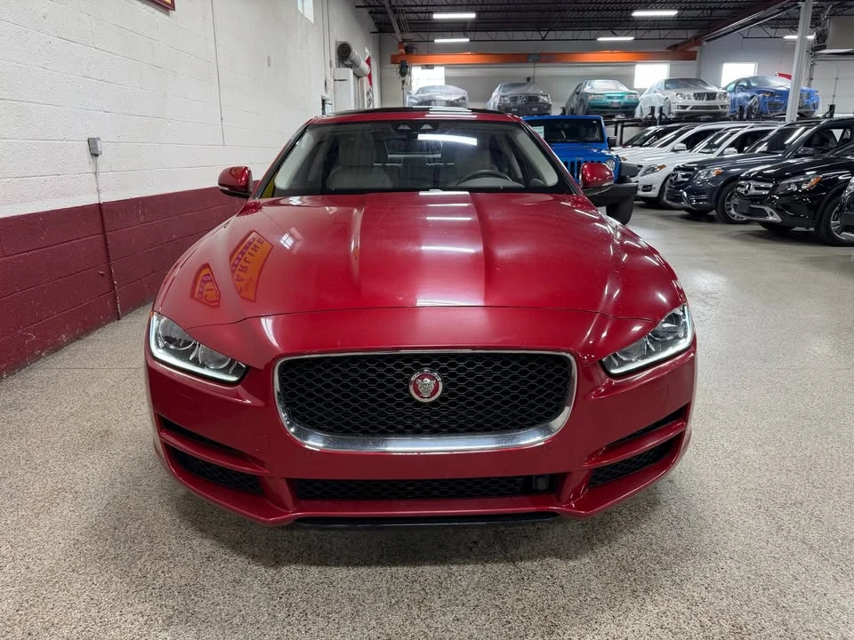 2018 Jaguar XE - Image 7 of 19