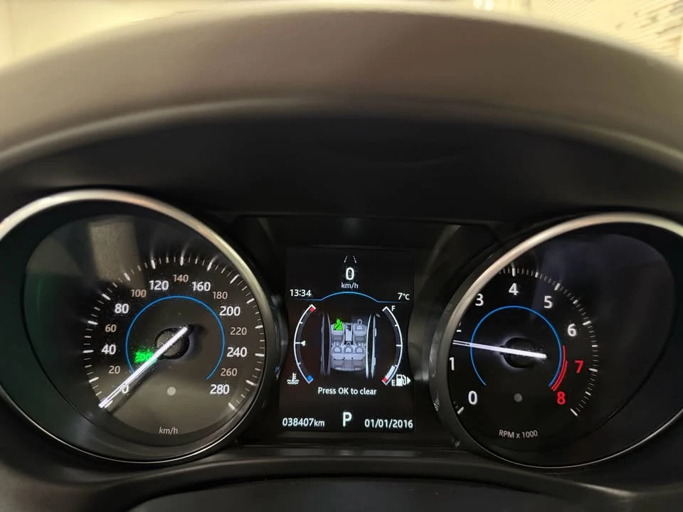 2018 Jaguar XE - Image 16 of 19
