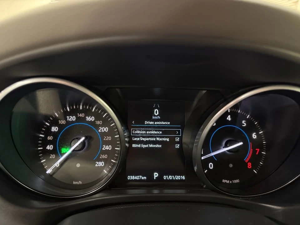 2018 Jaguar XE - Image 17 of 19