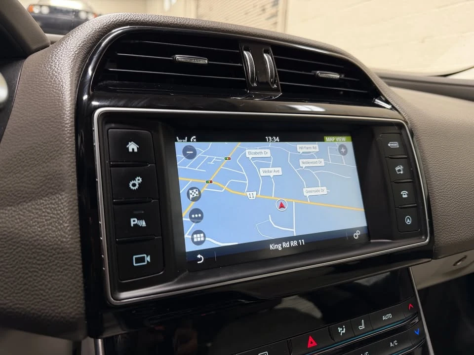 2018 Jaguar XE - Image 19 of 19