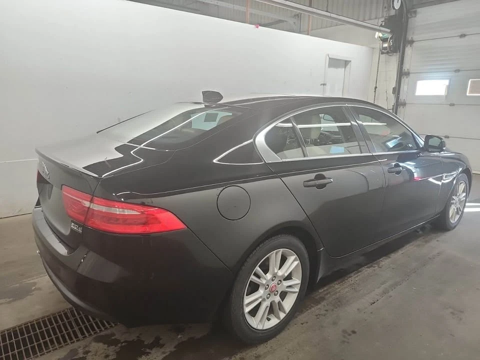 2018 Jaguar XE - Image 3 of 5