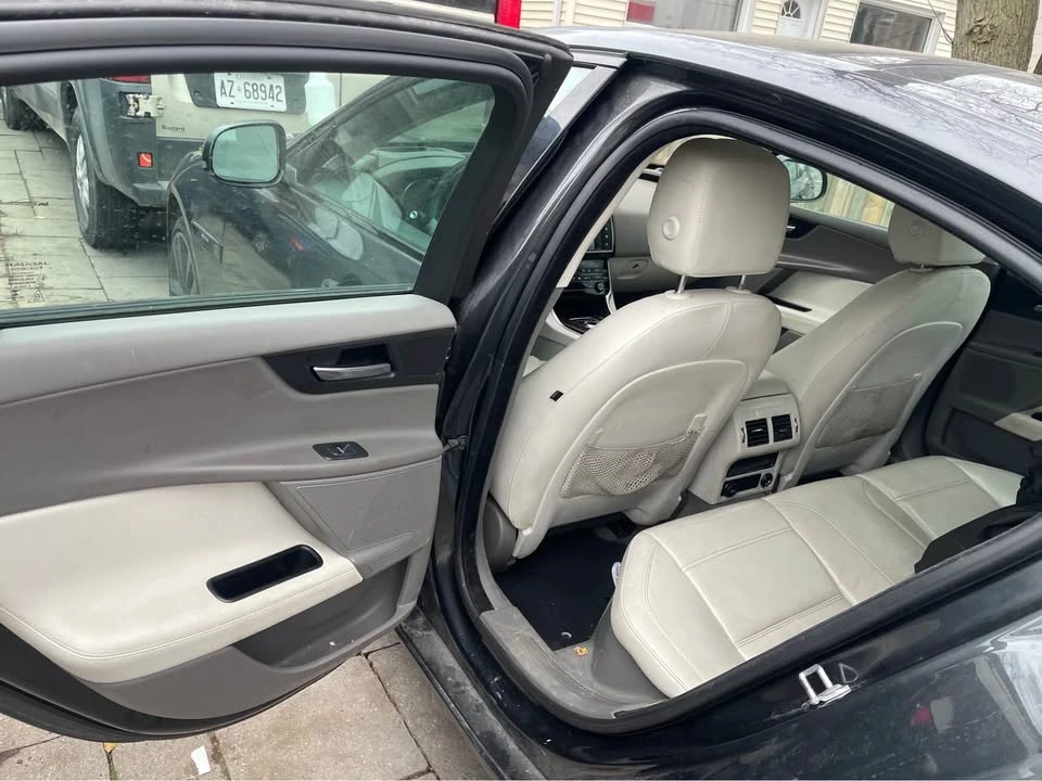 2018 Jaguar XE - Image 5 of 5